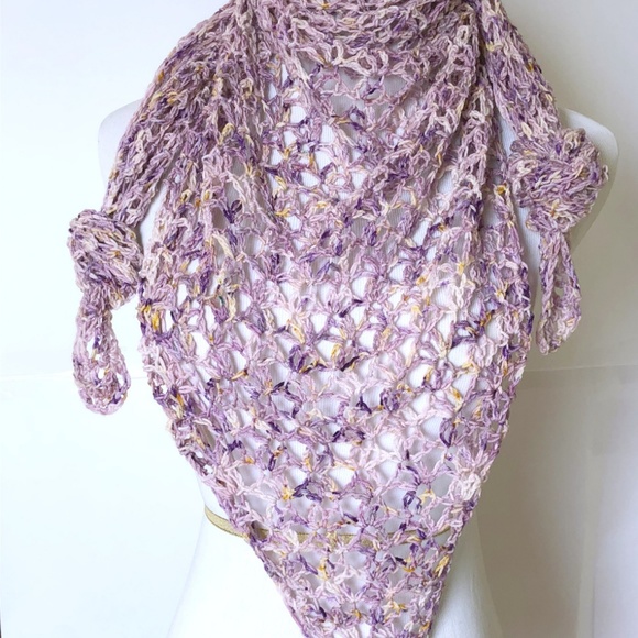 Hand crocheted triangle shawl, lacy shawl, purple - Picture 4 of 5